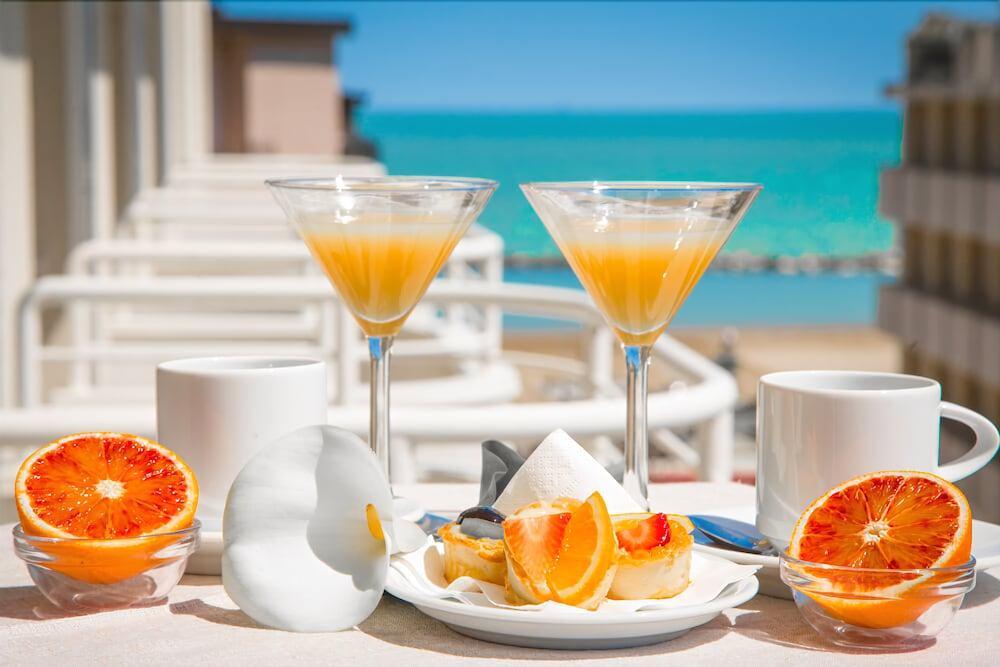 Mediterraneo Hotel&Suites Cattolica Exteriér fotografie