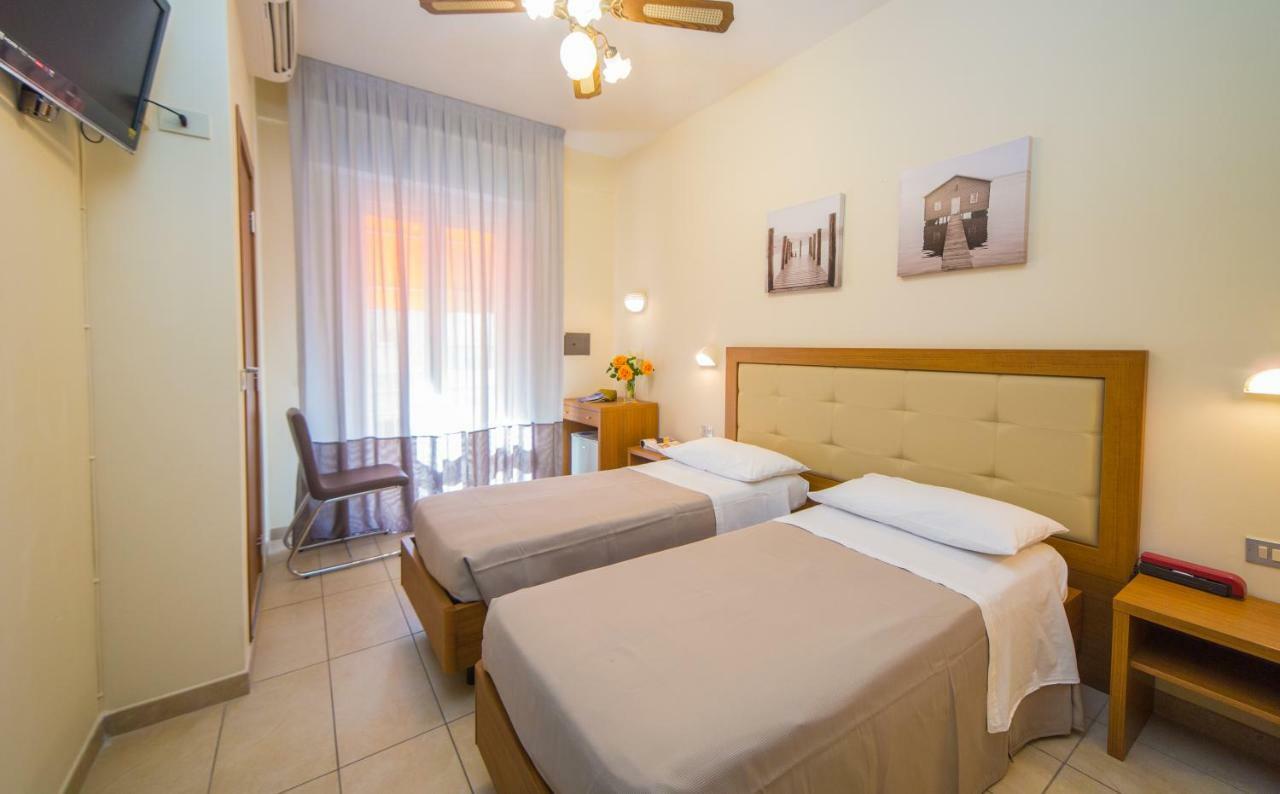 Mediterraneo Hotel&Suites Cattolica Exteriér fotografie