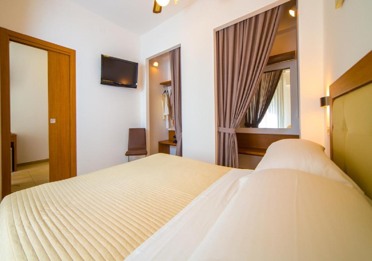 Mediterraneo Hotel&Suites Cattolica Exteriér fotografie