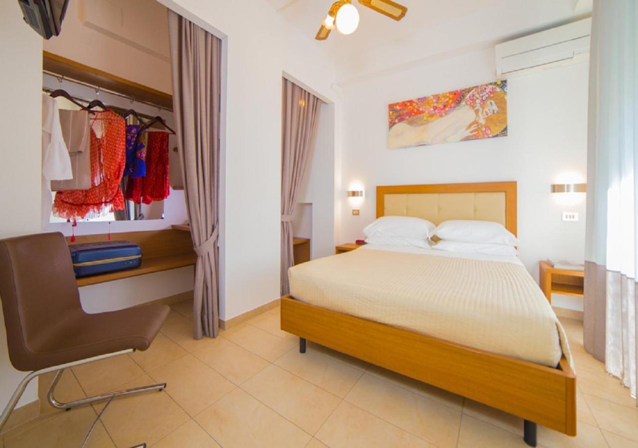 Mediterraneo Hotel&Suites Cattolica Exteriér fotografie