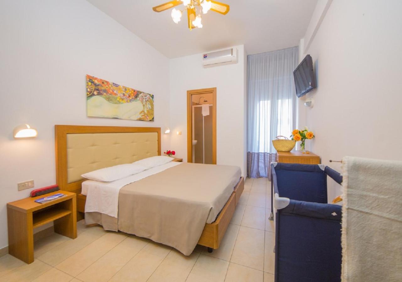 Mediterraneo Hotel&Suites Cattolica Exteriér fotografie